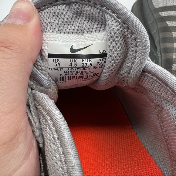 Nike Air Max Axis Wolf Grey Crimson Sneakers - Picture 11 of 11